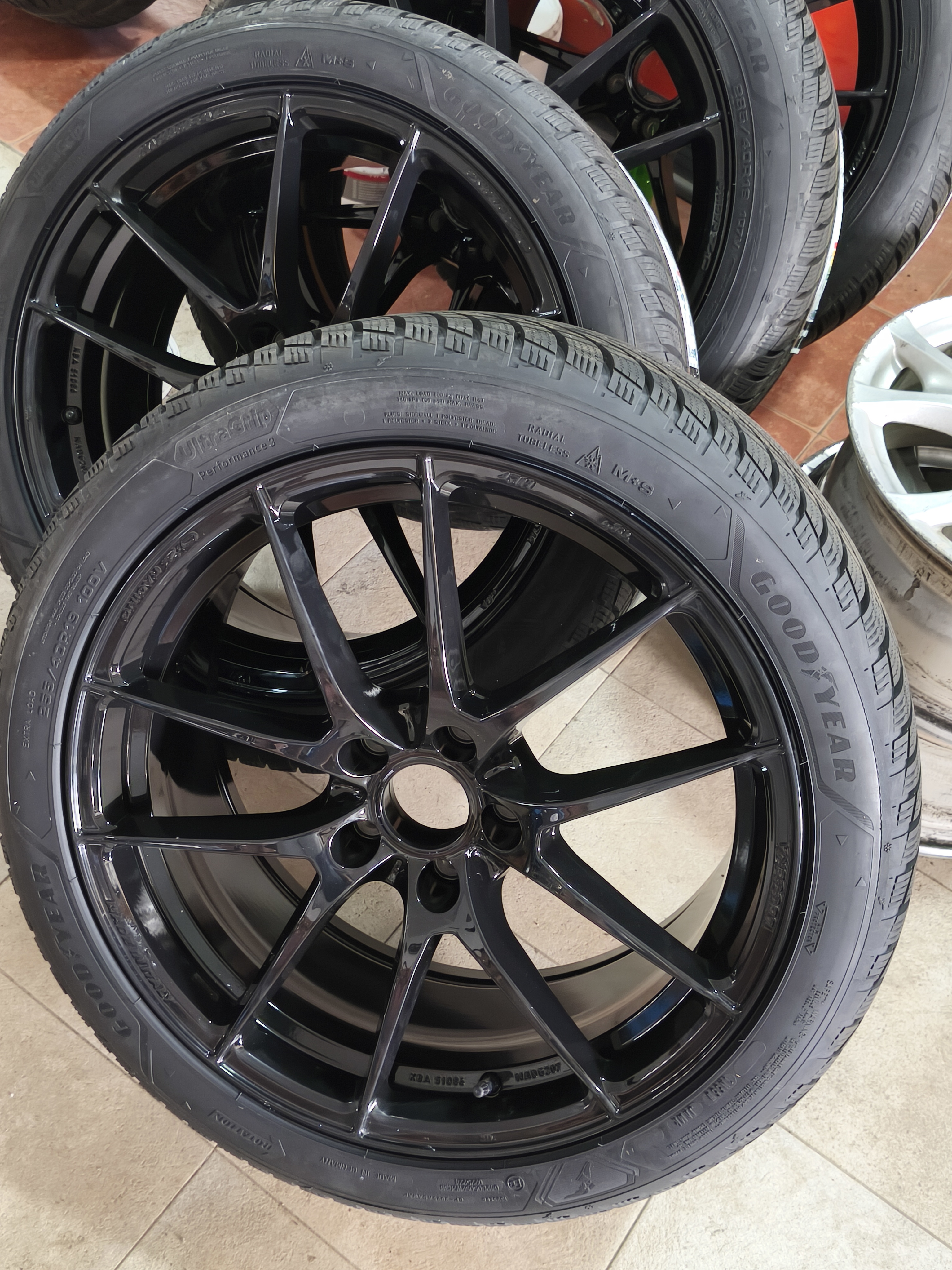 Goodyear ultragrip performance 3